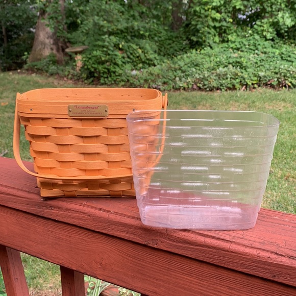 Longaberger 1998 Dresden Tour Basket, 5” x 8 1/2” x 6 1/2” - Picture 9 of 13